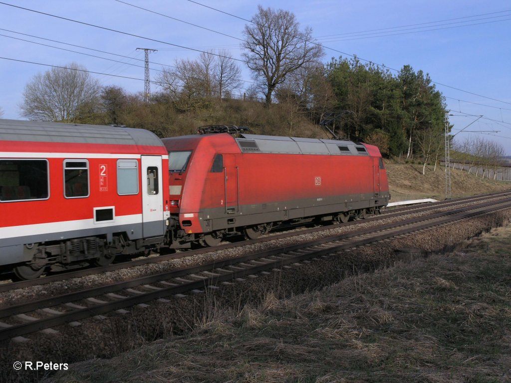 101 037-0 schiebt den RE4040 nach Ingolstadt. 24.03.11