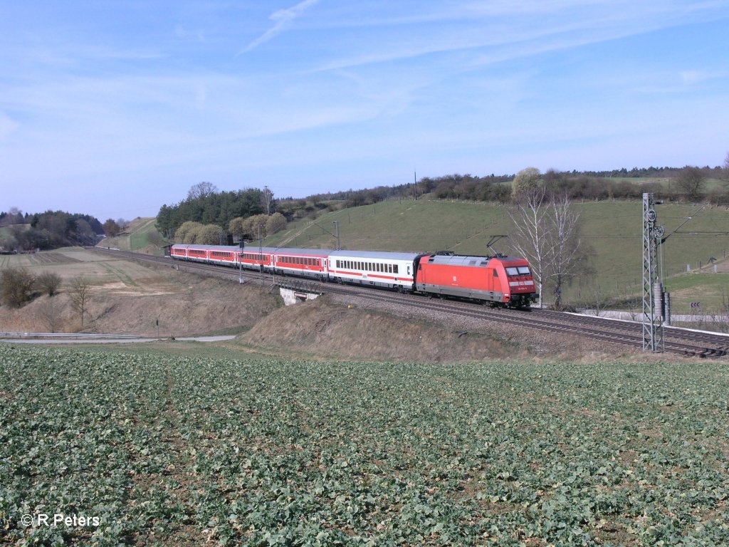 101 054-5 schiebt den RE 4012 nach Nrnberg bei Fahlenbach. 24.03.11