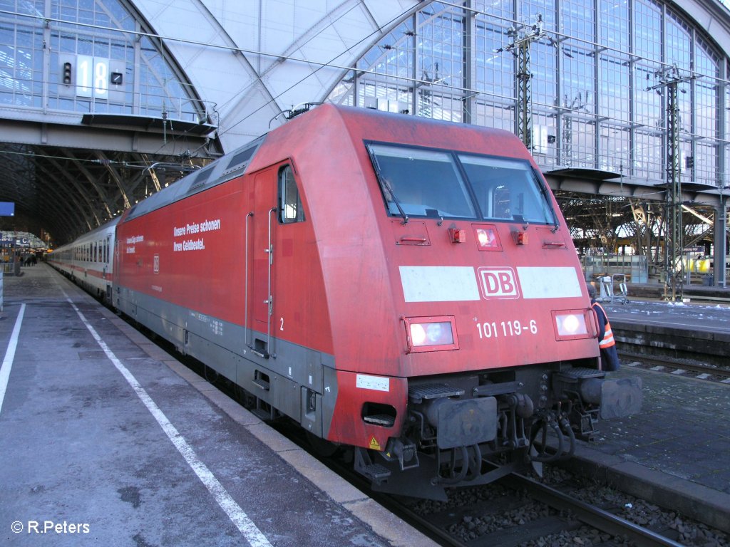 101 119-6 steht in Leipzig HBF mit den IC 2038 oldenburg schon bereit. 26.12.09