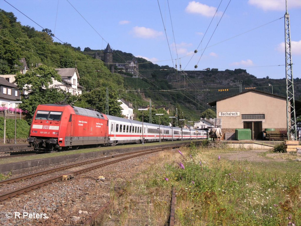 101 125-3 durchfhrt Bacharach mit den IC 2116 Stuttgart-Stralsund. 24.07.08
