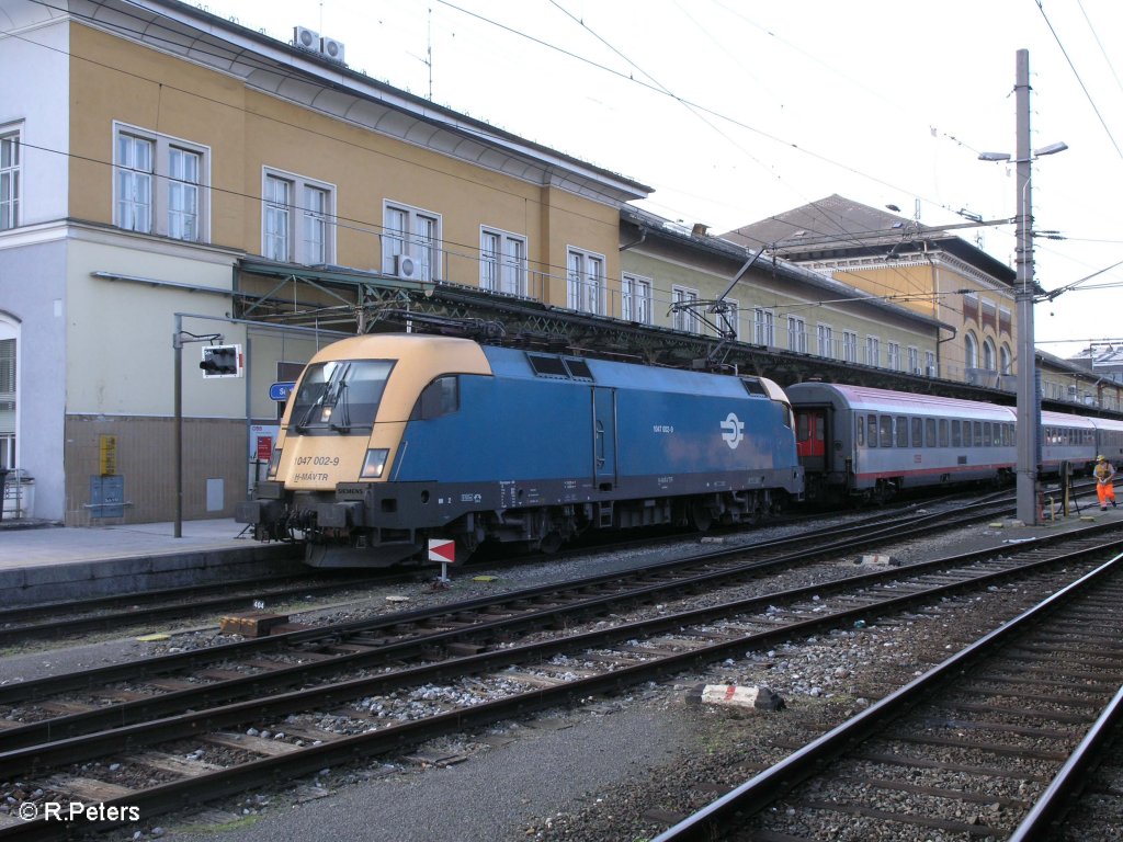 1047 002-9 hat ein Zug nach Salzburg gebracht. 13.06.09