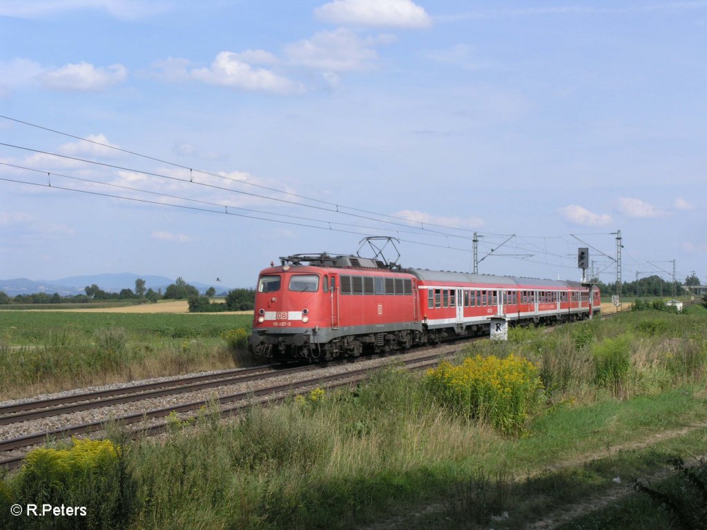 110 497-5 zieht bei Stephansposching den RE 4252 Radlzug Passau-Regensburg
08.08.09
