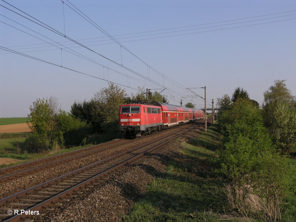 111 203-6 mit RE4262 Mnchen – Nrnberg bei Altegolsheim. 21.04.11
