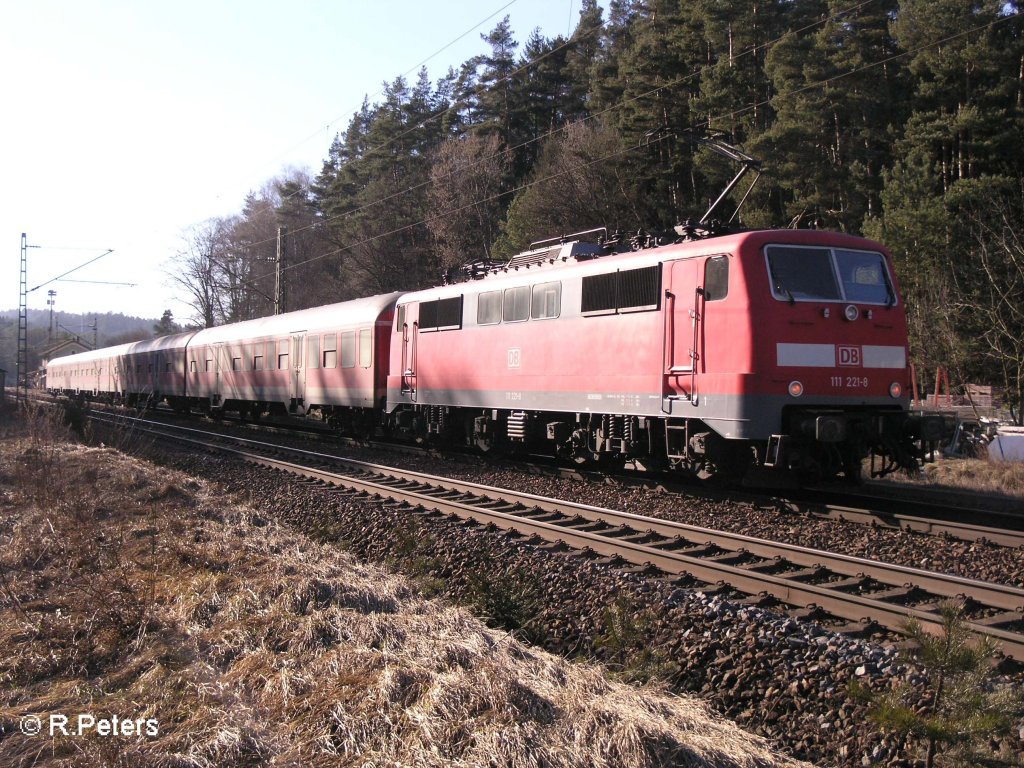 111 221-8 erreicht Deining mit einer RB Neuenmarkt(Oberpfalz). 06.03.08