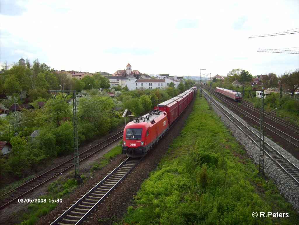 1116 022-3 durchfhrt Regensburg mit ein gedeckten Gterzug Railion. 03.05.08