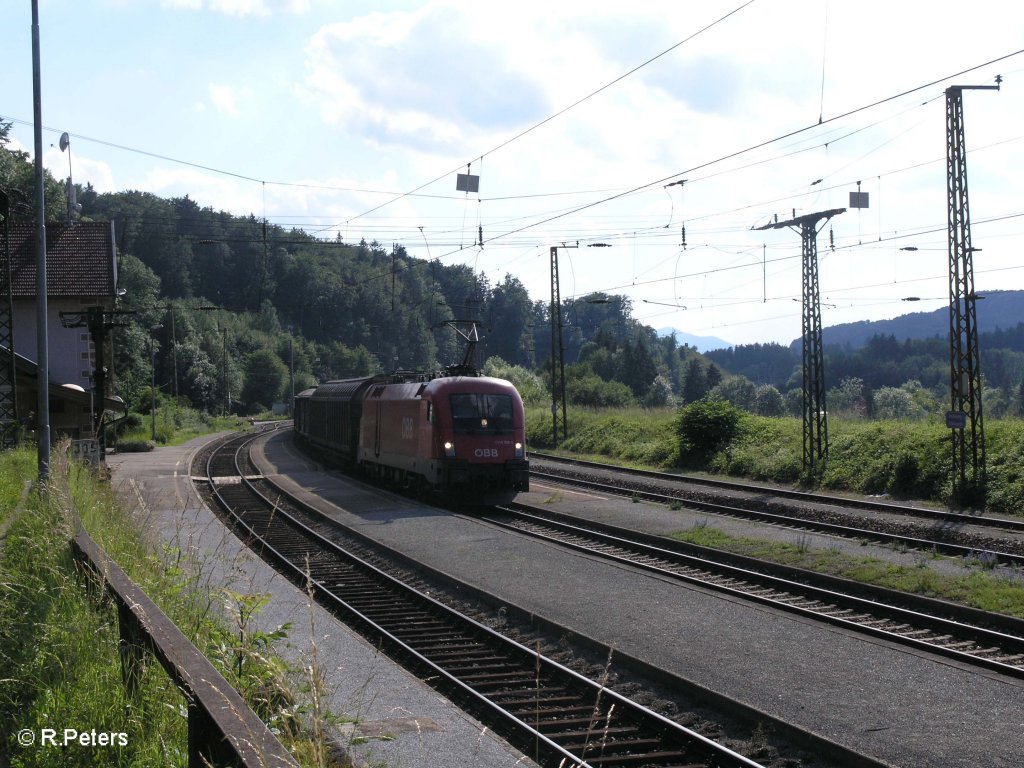 1116 269-0 zieht ein gemischten Gterzug durch Hellwang-Elixhausen. 13.06.09