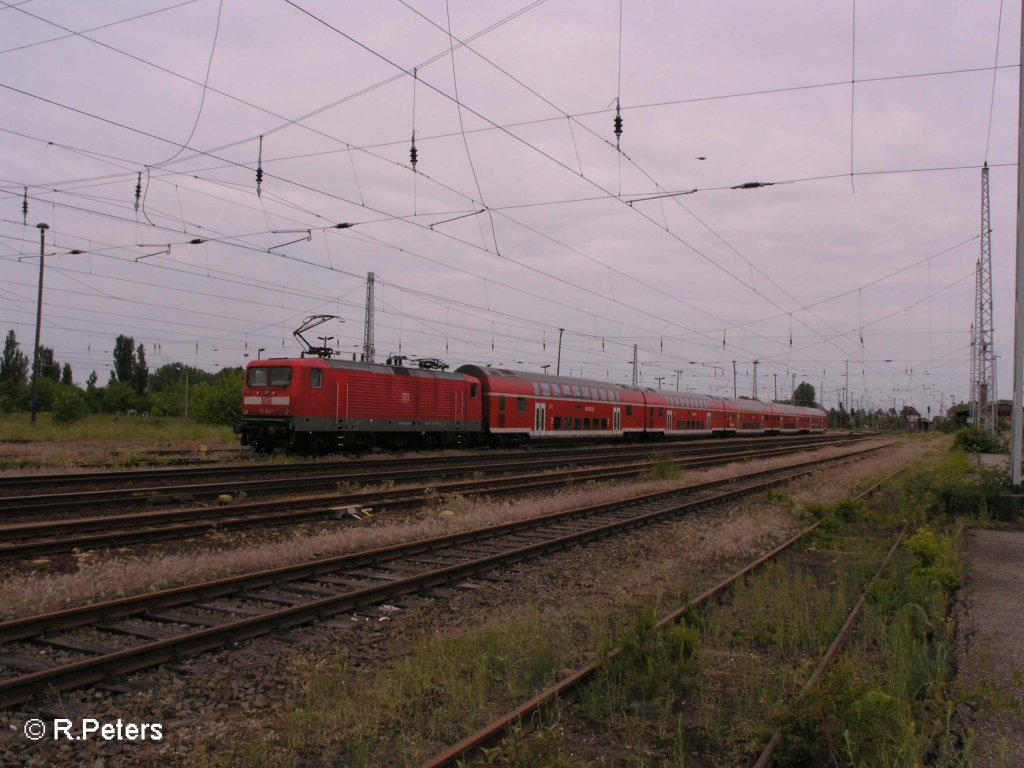 112 104-5 steht in Eisenhttenstadt mit ein RE1 bereit. 22.05.08