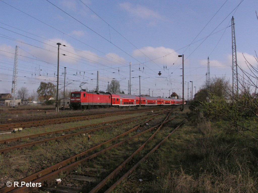 112 109-4 zieht den RE1 aufs Ausweichgleis in Eisenhttenstadt. 19.04.08