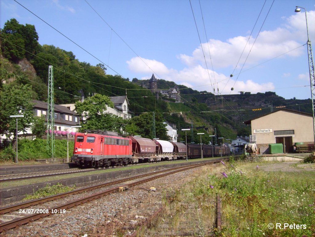 140 621-4 durchfhrt Bacharach mit einGetreidezug gen Sden. 24.07.08