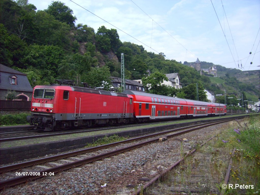 143 031-3 verlsst Bacharach mit einem RE nach Frankfurt/Main. 26.07.08