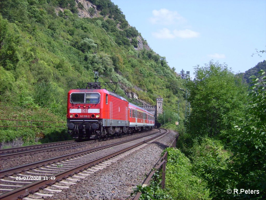 143 168-3 verlsst den Tunnel ST. Goars mit einer RB32 Mainz. 25.07.08
