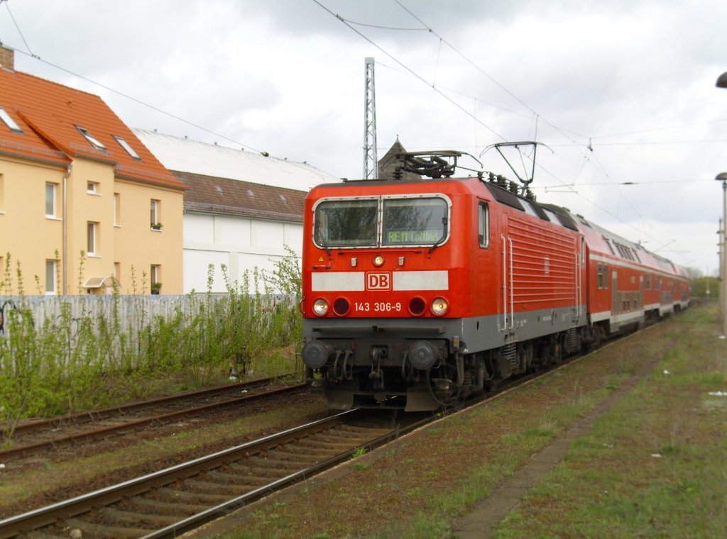 143 306-9 fuhr mit der RB11 Cottbus in Eisenhttenstadt. 21.04.10
