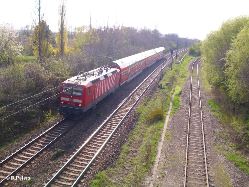 143 327-5 fuhr mit der S-Bahn in Schkeuditz ein. 22.04.10
