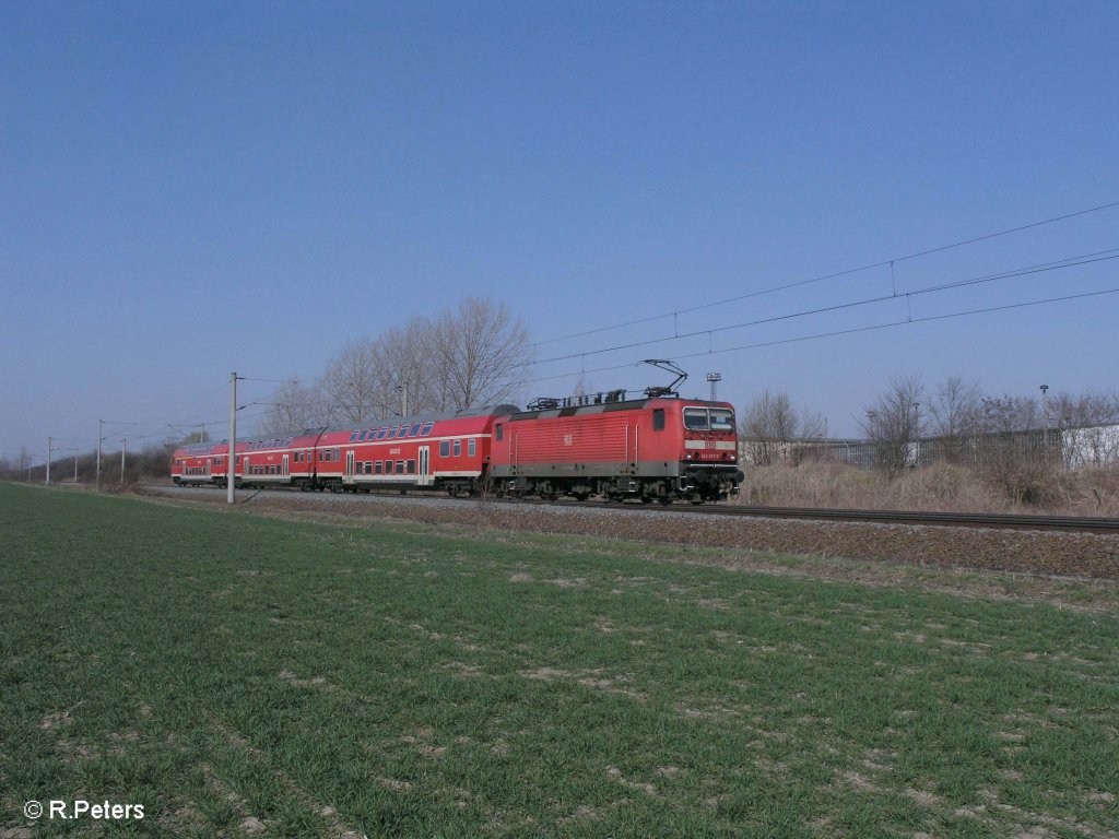 143 327-5 schiebt die RB 26114 Leipzig - Falkenberg(Elster) bei Podelwitz. 29.03.11