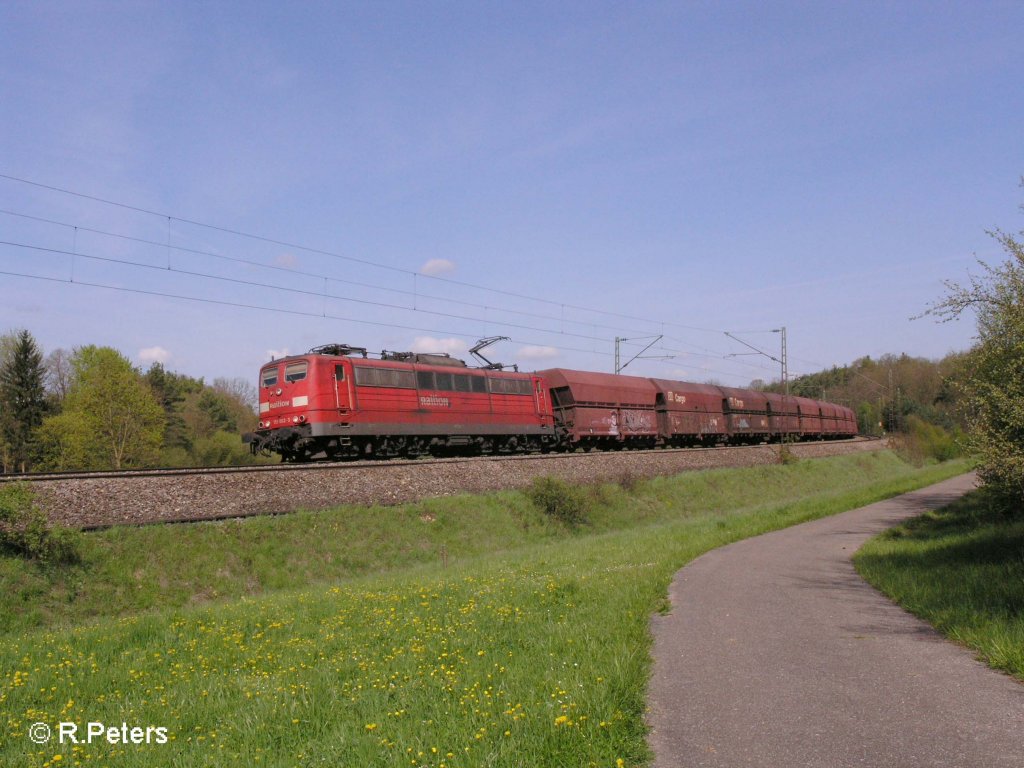 151 002-3 zieht ein Kohlezug bei Edlhausen richtung Regensburg. 03.05.08