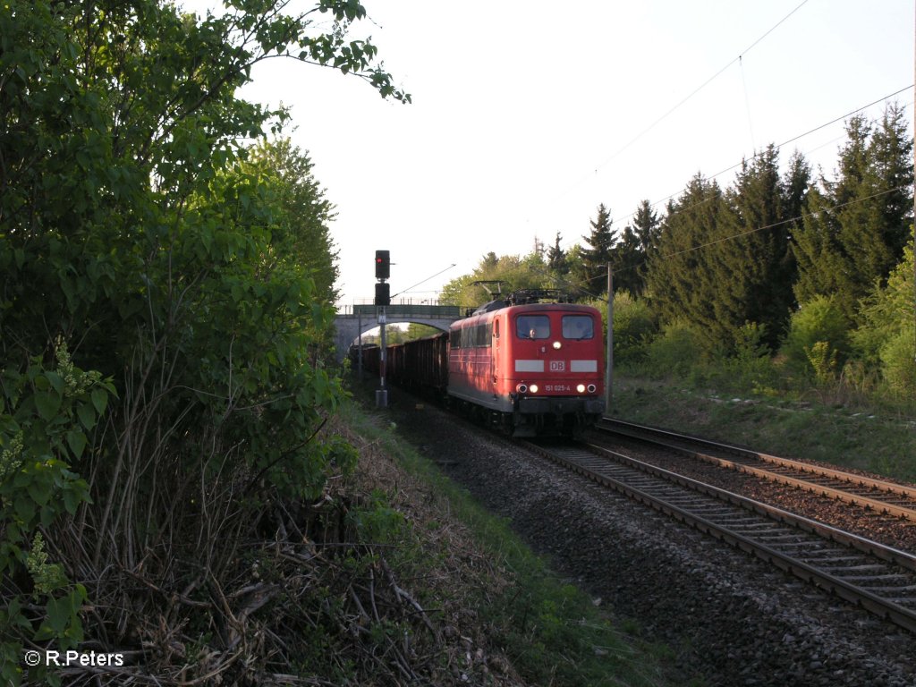151 025-4 mit Kohlezug bei Altegolsheim. 21.04.11