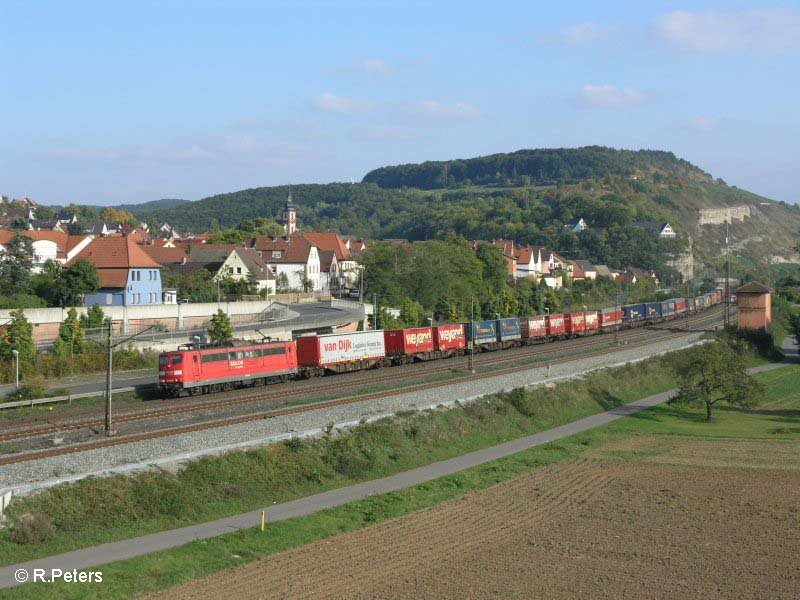 151 029-6 zieht ein Wechselpritschen Zug von Wayend durch Retzbach-Zellingen.27.09.08
