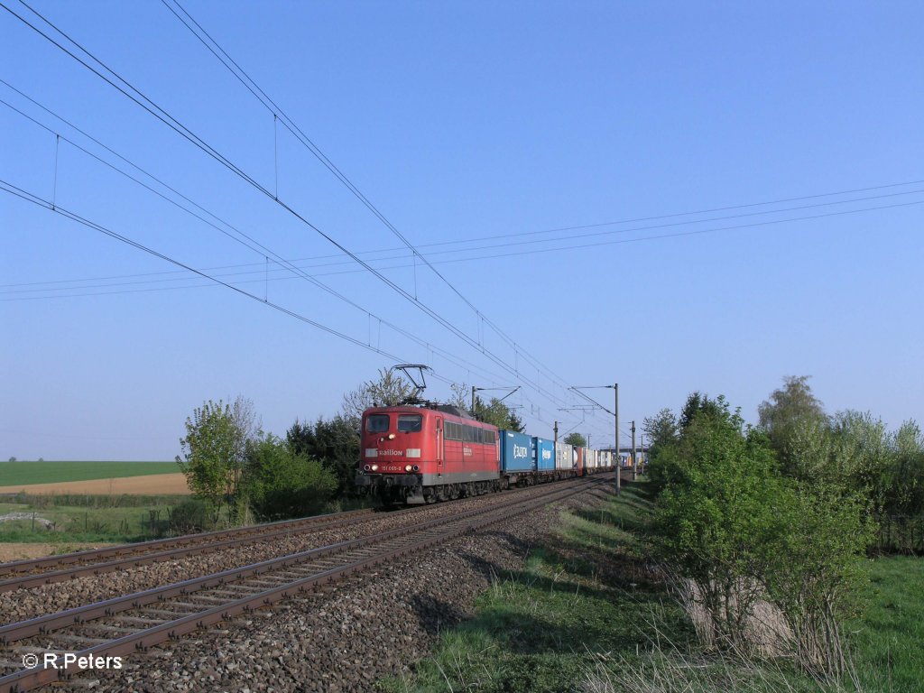 151 065-0 mit Containerzug bei Altegolsheim. 21.04.11