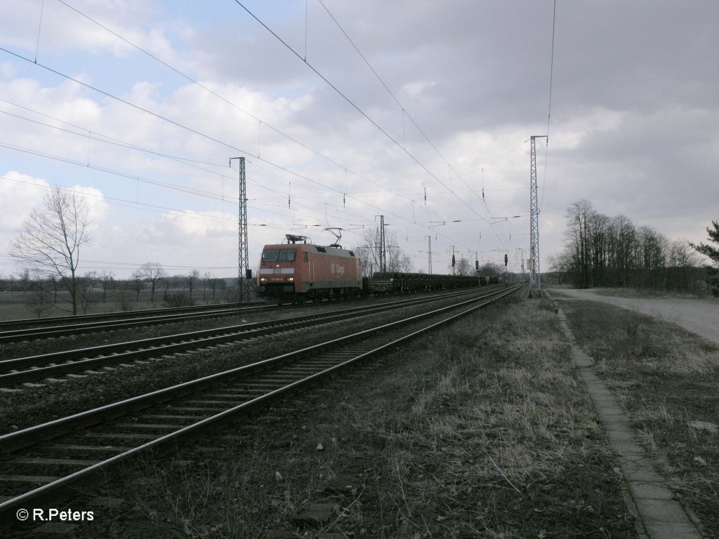 152 004 mit Stahlzug in Saarmund. 11.03.11