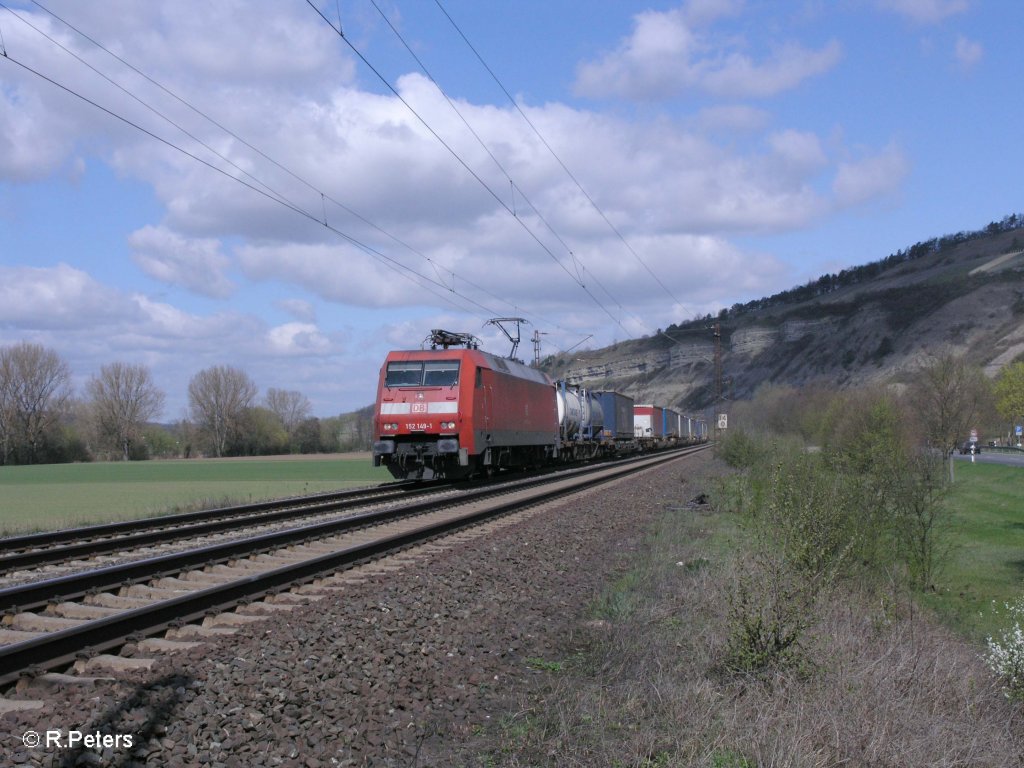 152 149-1 zieht ein Containerzug bei Thngersheim. 10.04.10