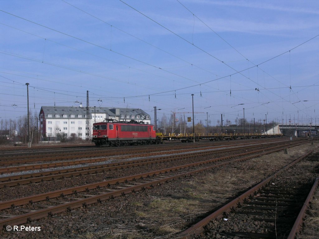 155 017-7 mit leeren Schienenzug in Leipzig Schnefeld. 12.03.11