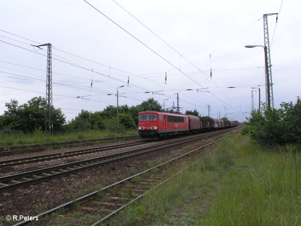 155 150-6 zieht ein Coiltransportzug durch Saarmund. 06.06.09
