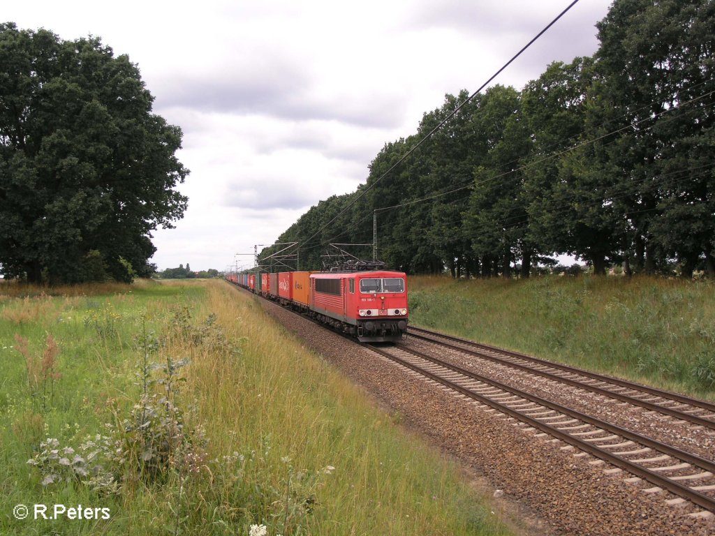 155 195-1 zieht bei Jacobsdorf(Markt) ein Containerzug nach Frankfurt/Oder. 17.07.08