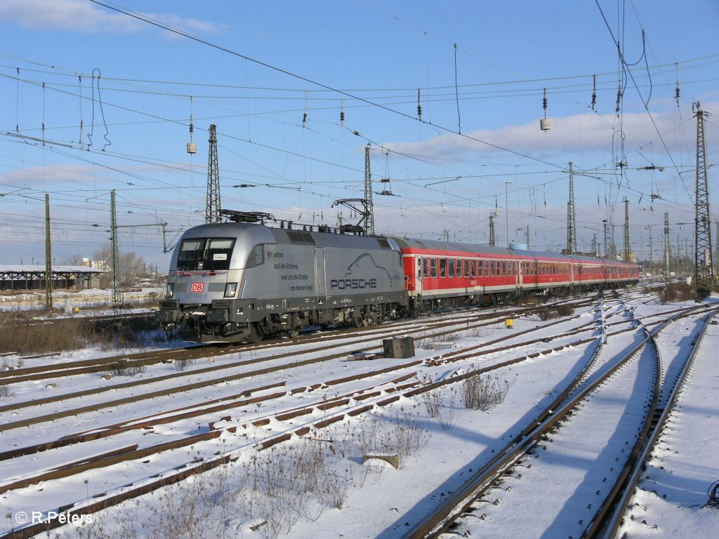 182 004-2 erreicht Leipzig HBF mit den RE10 28176 aus Cottbus. 21.12.09
