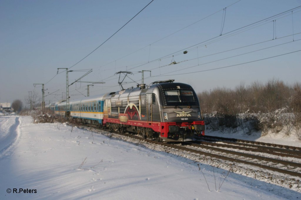 183 001 mit dem ALX354 von Praha hl.n. nach Mnchen bei Obertraubling. 30.12.10