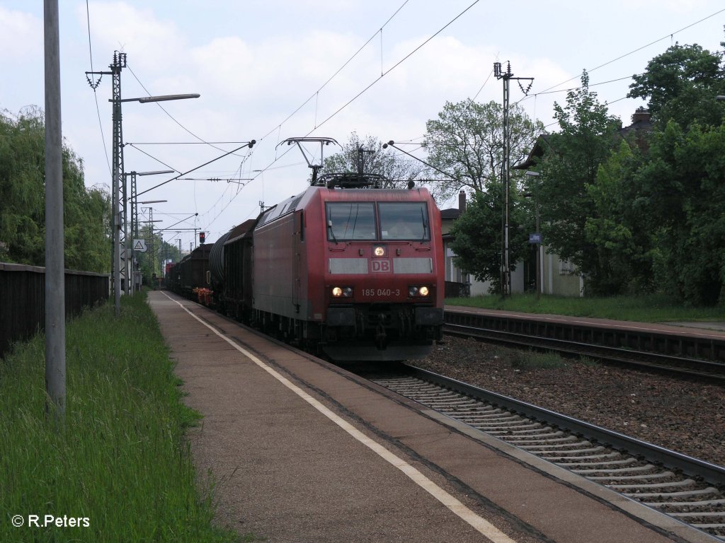 185 040-3 zieht ein gemischten Gterzug durch Regensburg-Prfering. 09.05.09