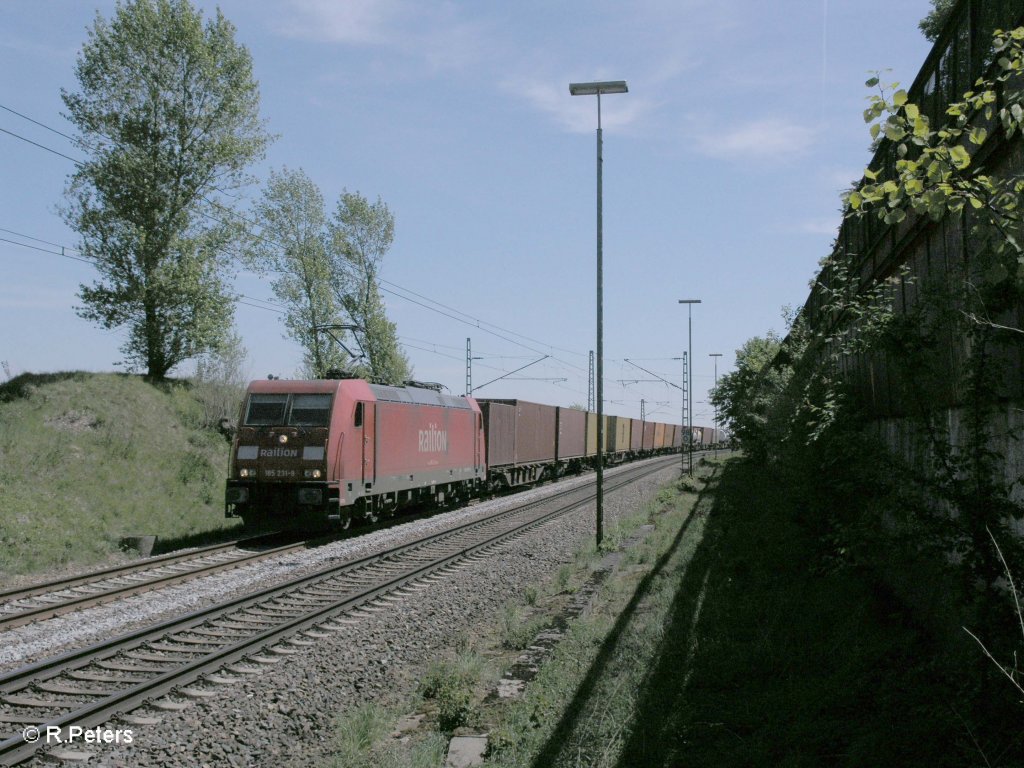 185 231-8 mit Schachtelzug bei Taimering nach Regensburg. 07.05.11