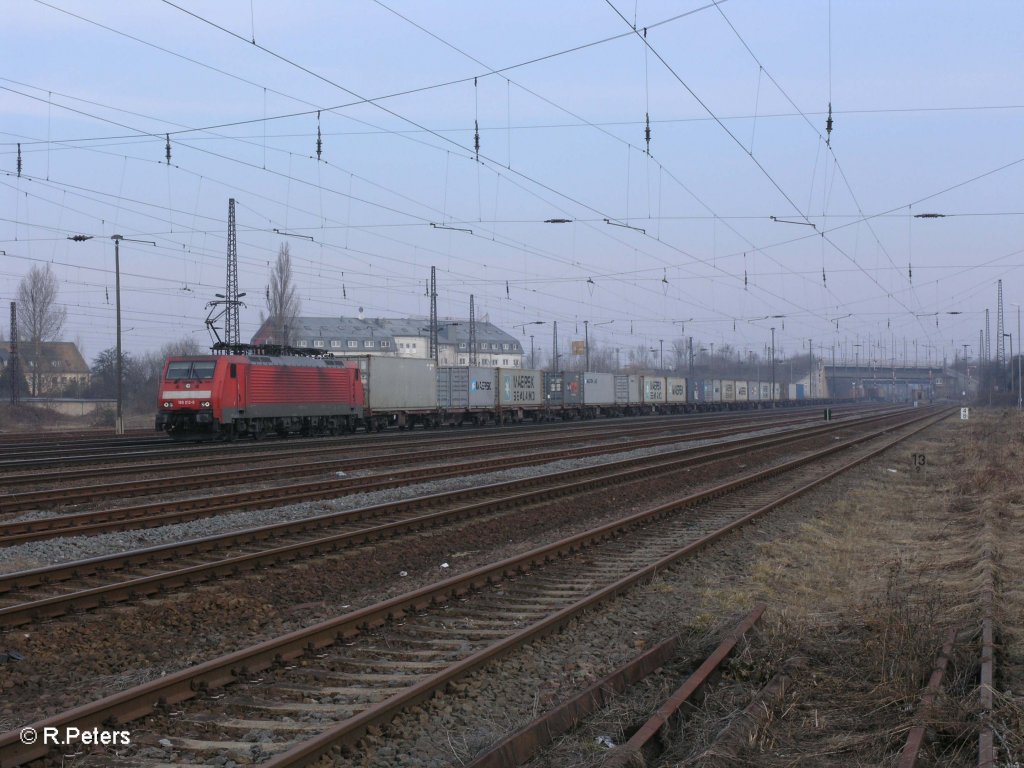 189 012-8 zieht ein Containerzug durch Leipzig Schnefeld. 05.03.11