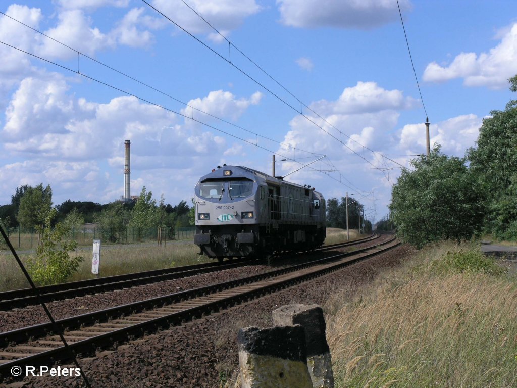 250 007-2 erreicht gleich Solo Eisenhttenstadt auf dem Weg nach Cottbus. 13.08.08