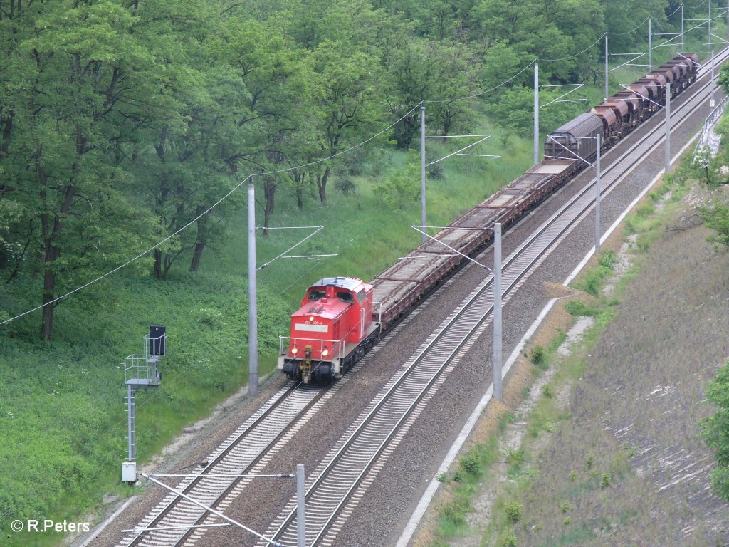 298 329-4 zieht ein kurzen gemischten Gterzug bei Frankfurt/Oder Rosengarten.