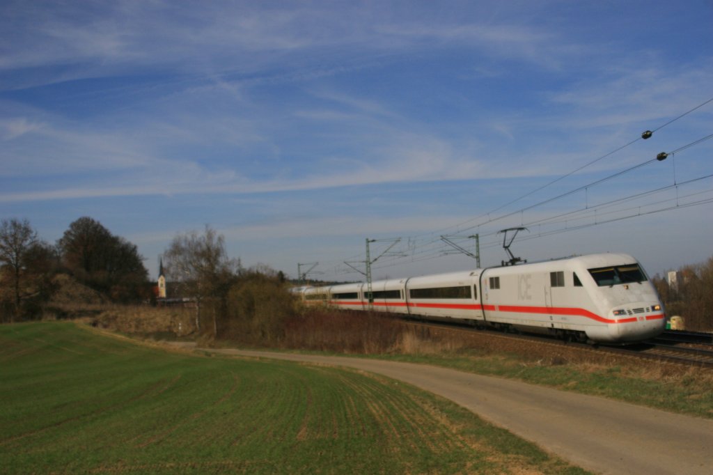 401 015-3  Regensburg  als ICE787 Hamburg nach Mnchen bei Fahlenbach. 24.03.11