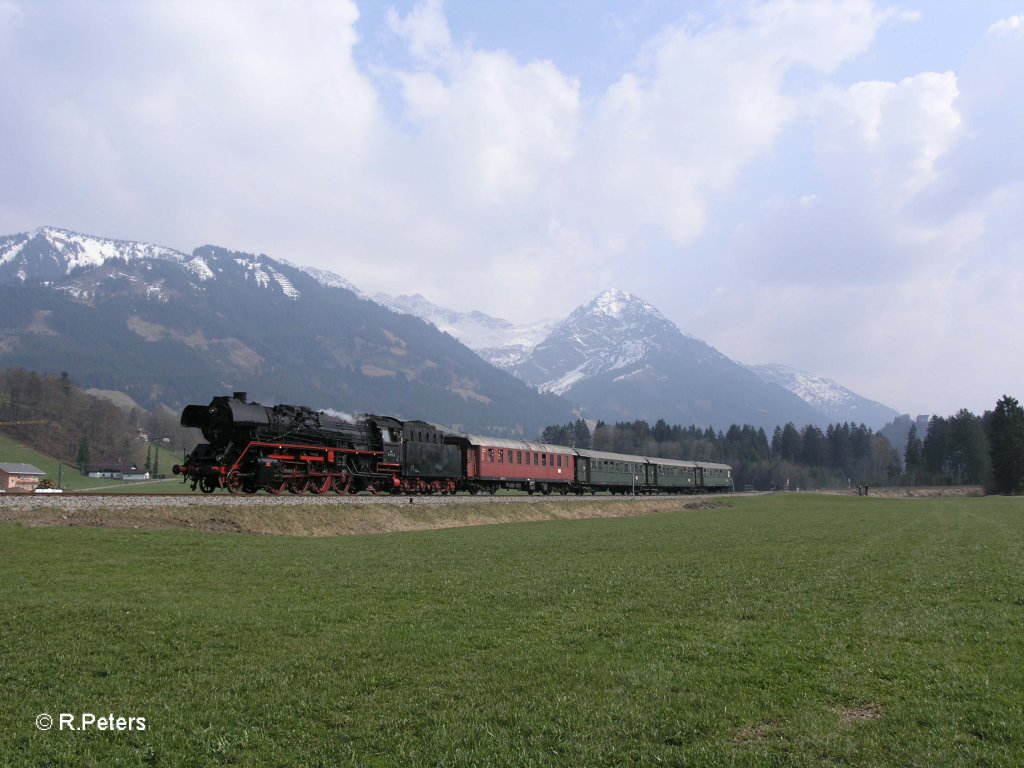 41 1150 mit ein Sonderzug von Oberstdorf - Nrdlingen bei Unterthalofen. 17.04.10