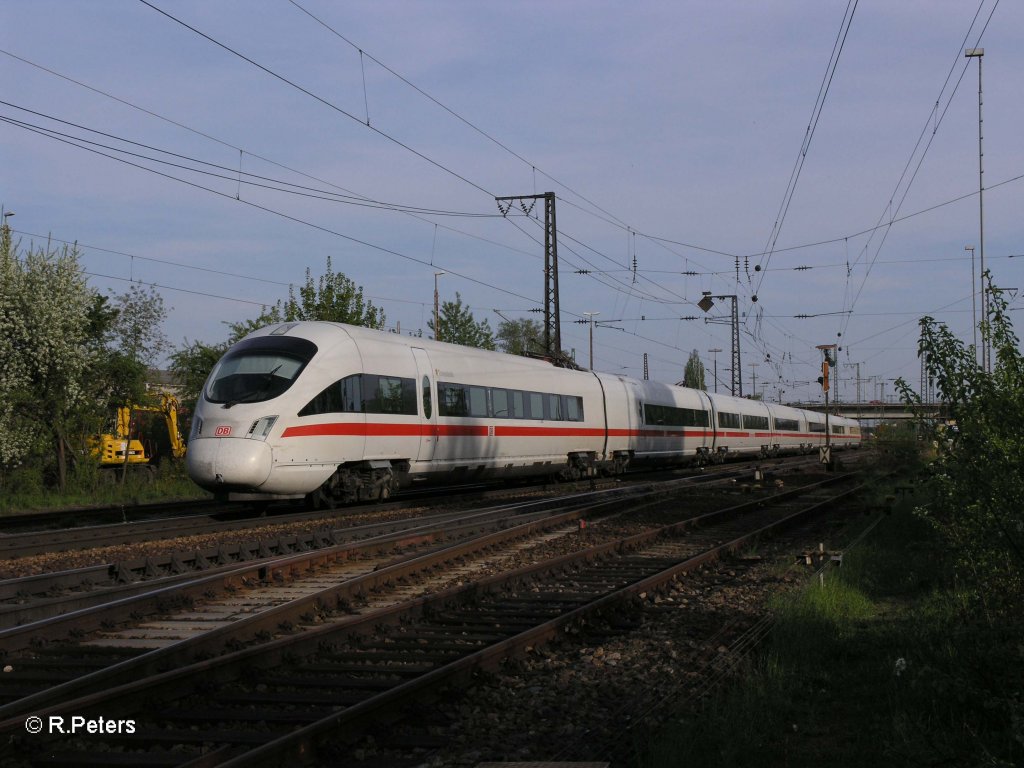 411 052-4  Travemnde  fhrt als ICE22 Wien-Dortmund in Regensburg ein. 29.04.10