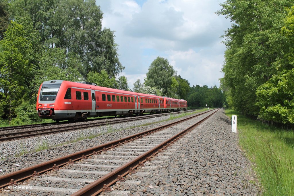 612 571 + 104 mit einen umgeleiteten IRE Franken-Sachsen-Express 3088 Dresden - Nrnberg bei Schnfeld. 06.06.13
