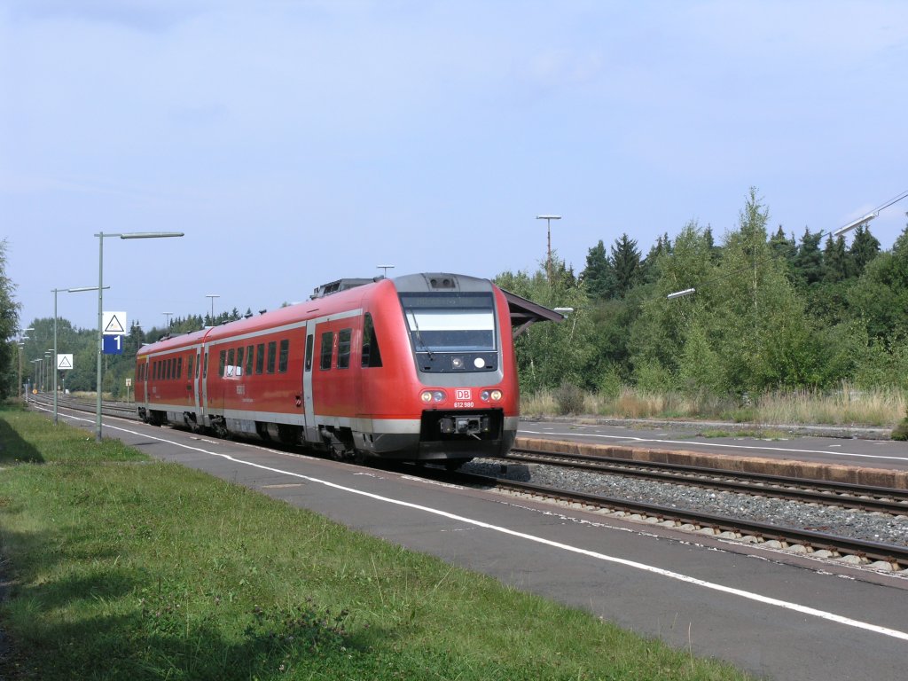 612 980-3 zieht als RE 3784/3456 Nrnberg durch Wunsiedel-Holenbrunn. 25.08.09

