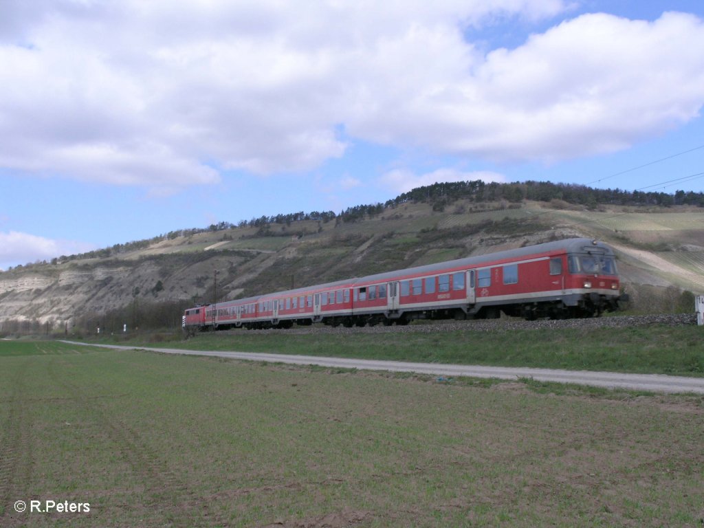 Die RB 34525 nach Wrzburg bei Thngersheim. 10.04.10