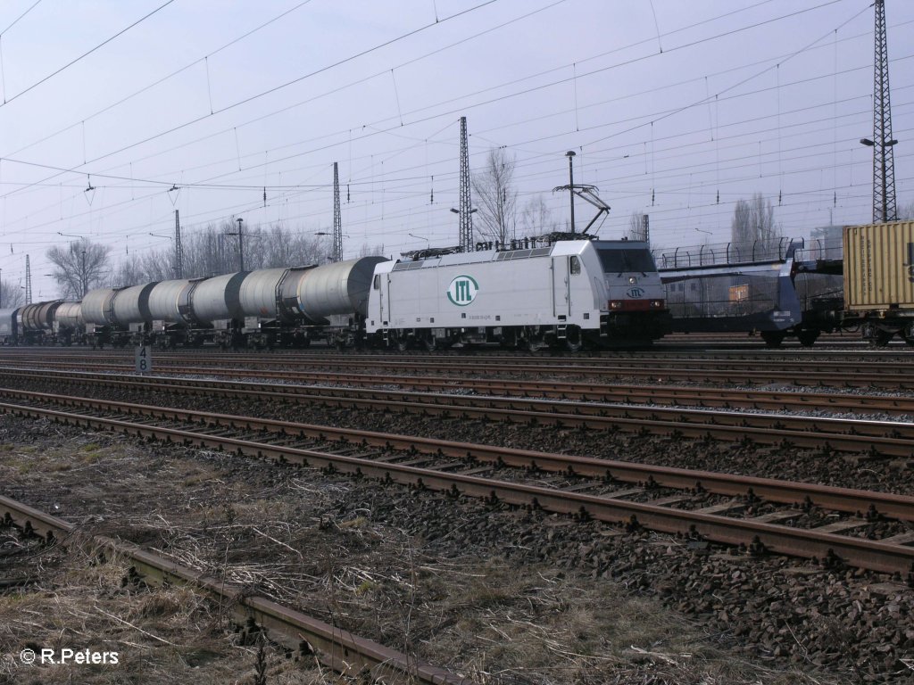 E186 138 mit kurzen Kesselzug in Leipzig Schnefeld. 05.03.11