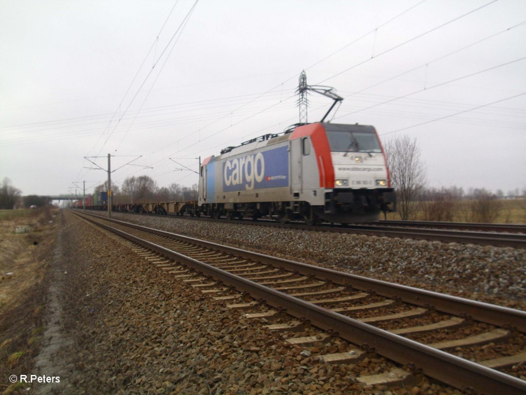 E186 182-2 mit Containerzug bei Borsdorf. 05.03.11