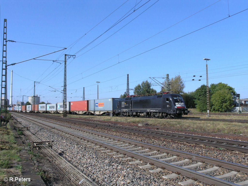 ES64 U2 097 erreicht Regensburg Ost mit ein Containerzug. 09.09.09