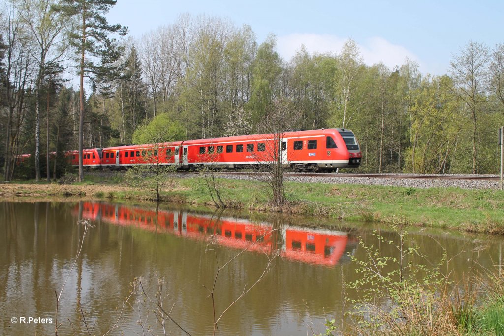 Nachschuss von 2 612er als Umleiter Franken-Sachsen-Express sdlich von Wiesau. 05.05.13