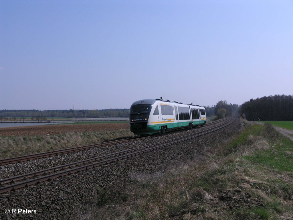 VT08 rollt bei Oberteich in Richtung Hof. 13.04.09