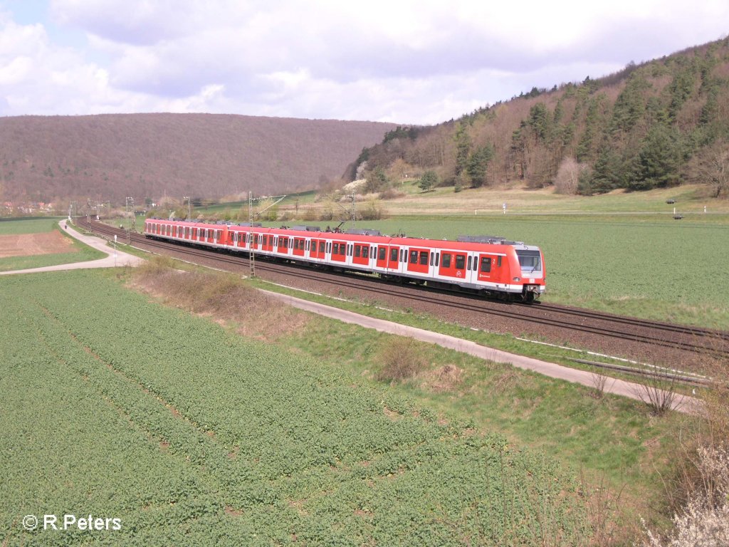 Zwei 423iger der Mnchner S-Bahnauf den Weg nach Kassel bei Harbach im Maintal. 12.04.08