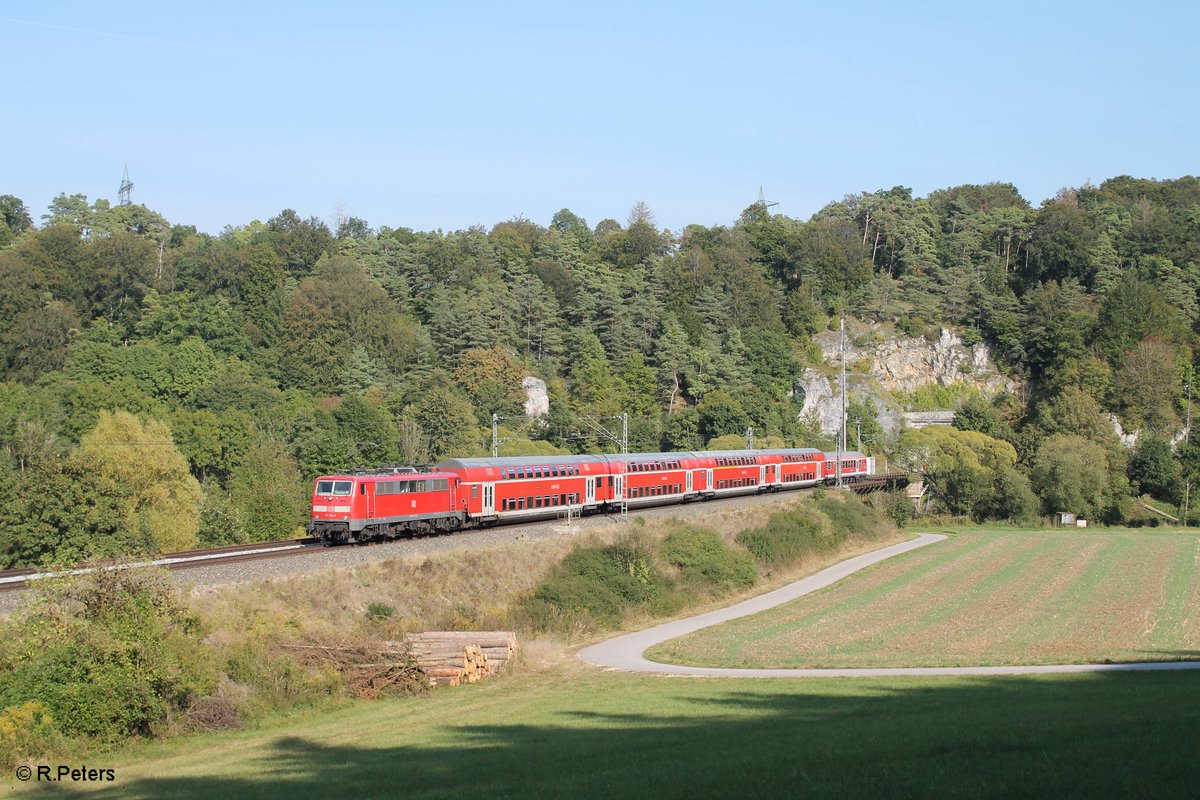 111 214-3 schiebt die RB 59157 Nürnberg - München und gleich in den Esslinger Tunnel. 24.09.16