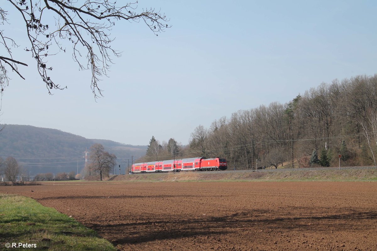 146 240-7 zieht bei Gambach den RE 55 4611 Frankfurt/Main - Bamberg. 16.03.17