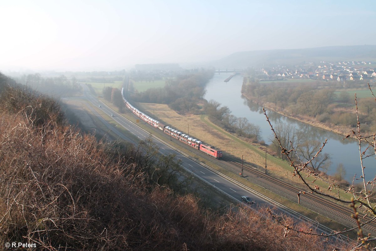 151 099-9 zieht einen gemischten Güterzug zwischen Himmelstadt und Karlstadt. 16.03.17