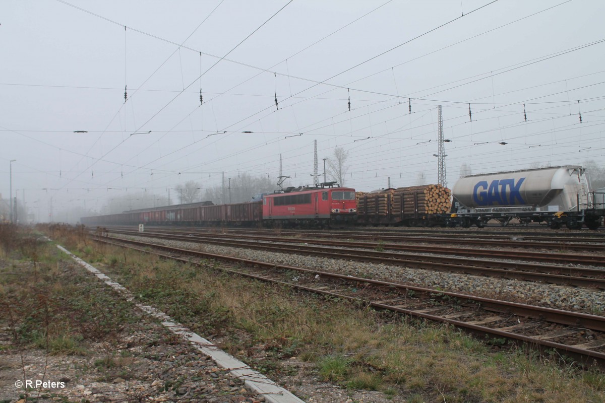 151 141-5 kommtmit einem gemischten Güterzug zurück durch Leipzig Schönefeld. 29.03.14